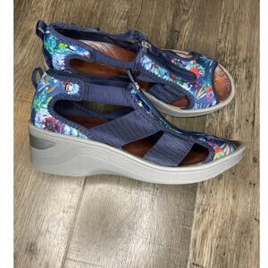 Bzees Blue Floral Sandals
